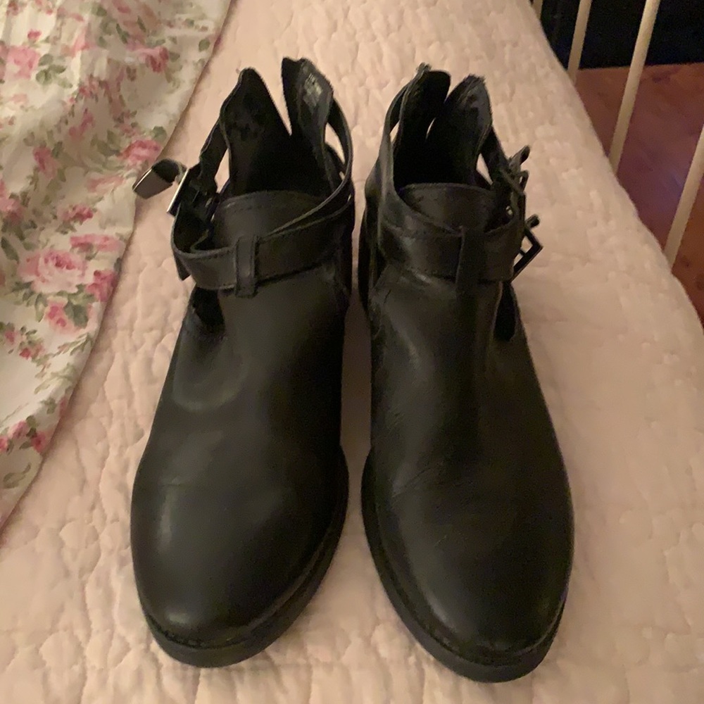 Beautiful black leather crisscross strap buckle booties